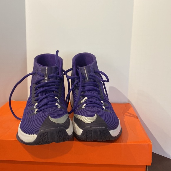 Nike basketball shoes - Picture 2 of 4